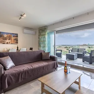 Appartamento 3 Bedroom - Walking Distance From Airport, Gudja